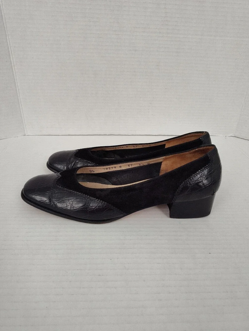 Salvatore FERRAGAMO Black Suede & Croc Leather Low Heel Spectator Pumps 8.5B